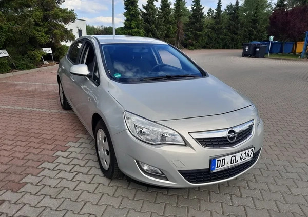 Opel Astra cena 20900 przebieg: 127000, rok produkcji 2010 z Kołobrzeg małe 326